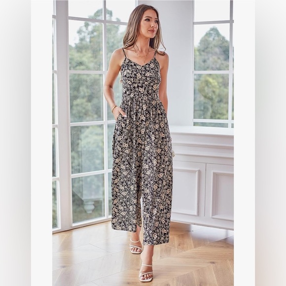 Wide Leg floral Jumpsuit with pockets - Picture 2 of 3